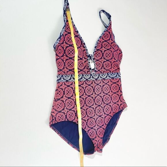 Tommy Bahama pattern lacy medallions one piece - Picture 12 of 13